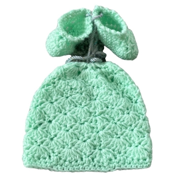 NWOT Baby Girl Light Green Knitted Beanie Hat & Socks Set - Picture 1 of 2